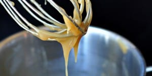 {5-Minute, 5-Ingredient} Homemade Caramel Sauce ~ a jar of this makes a perfect gift! | {Five Heart Home}