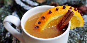 Favorite Hot Apple Cider ~ boasts the traditional flavors of cinnamon and nutmeg plus a bright undertone from pineapple and lemon juices | {Five Heart Home}