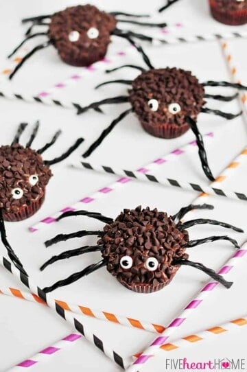 Spider Cupcakes ~ Easy & Cute Halloween Cupcakes • FIVEheartHOME