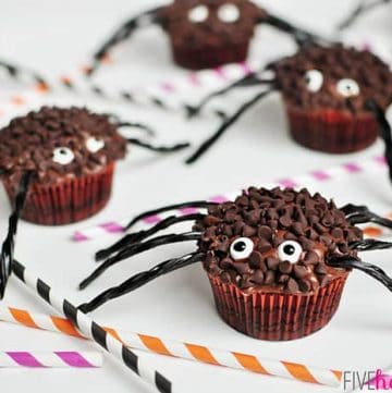 Spider Cupcakes for Halloween • FIVEheartHOME