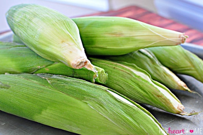 https://fivehearthome.com/wp-content/uploads/2014/05/The-Easiest-Best-Way-to-Cook-Fresh-Corn-on-the-Cob-Oven-Roasting-by-Five-Heart-Home_700pxEars.jpg