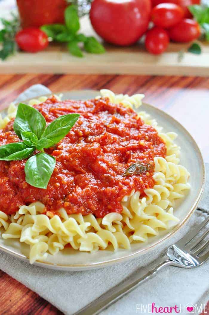 spaghetti and marinara sauce