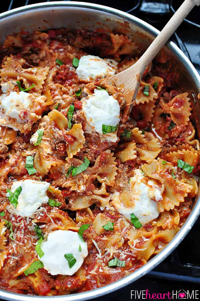 https://www.fivehearthome.com/wp-content/uploads/2014/08/30-Minute-Skillet-Lasagna-One-Pot-Stovetop-Easy-Dinner-by-Five-Heart-Home_700pxAerial.jpg