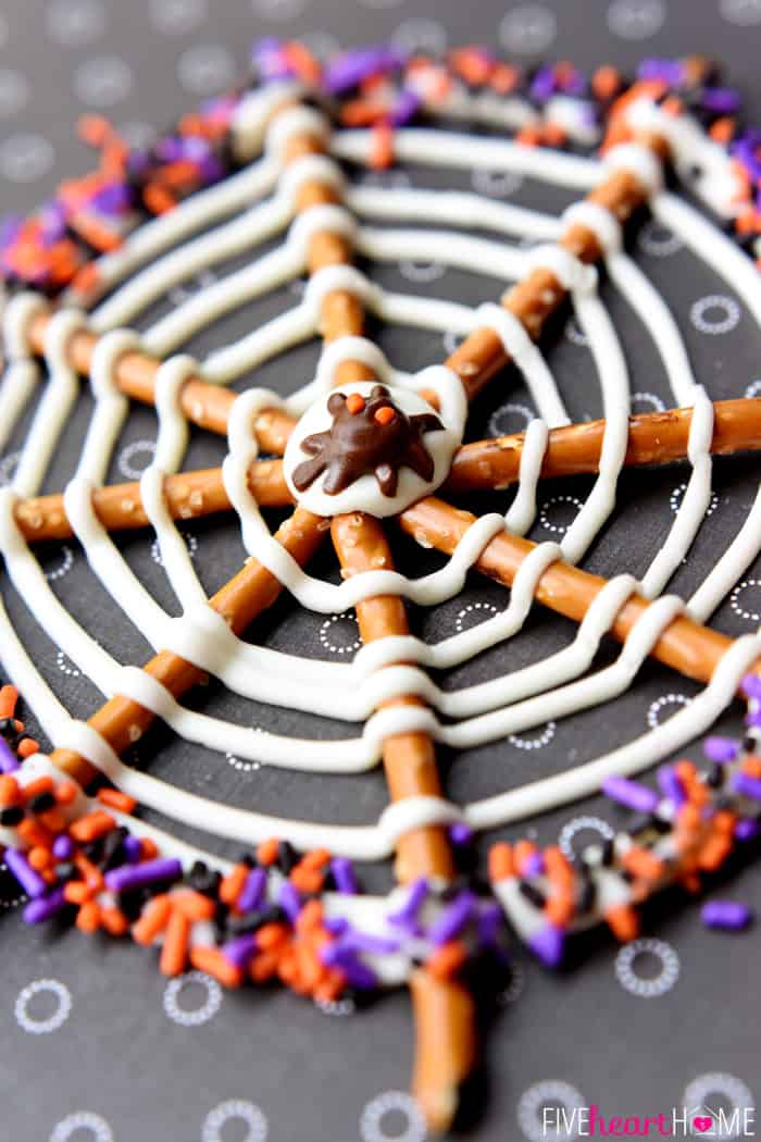 Halloween Pretzel Treats ~ Candy Spiderwebs • FIVEheartHOME