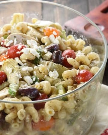 https://www.fivehearthome.com/wp-content/uploads/2016/05/Greek-Chicken-Pasta-Salad-Recipe-Tomatoes-Cucumbers-Artichokes-Olives-Feta-by-Five-Heart-Home_700pxHoriz-360x450.jpg