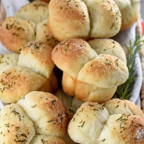 EASY Shortcut Cloverleaf Rolls {w/ Garlic + Rosemary} • FIVEheartHOME