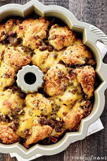 Bacon Cheeseburger Monkey Bread • FIVEheartHOME