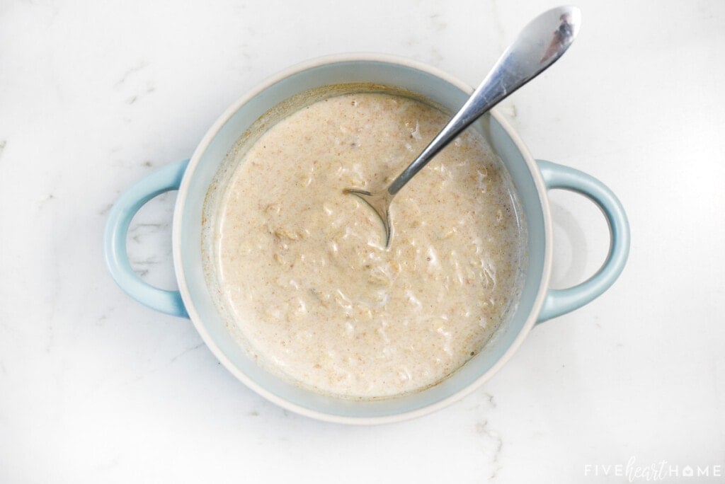 https://www.fivehearthome.com/wp-content/uploads/2023/06/Peanut-Butter-Overnight-Oats-Recipe-by-Five-Heart-Home_1200px-3-1024x684.jpg