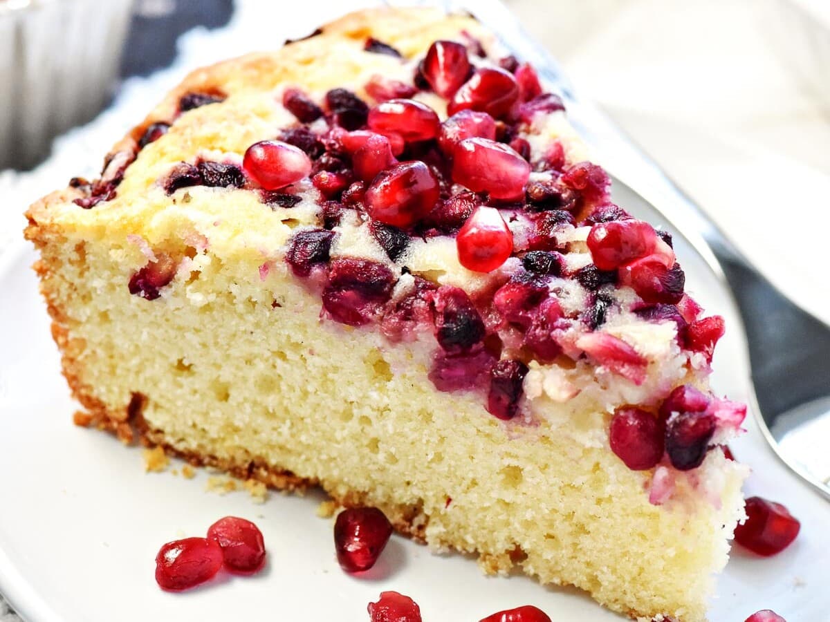 https://www.fivehearthome.com/wp-content/uploads/2023/12/Pomegranate-Cake-by-Five-Heart-Home_1200pxFeatured-1-1200x900.jpg