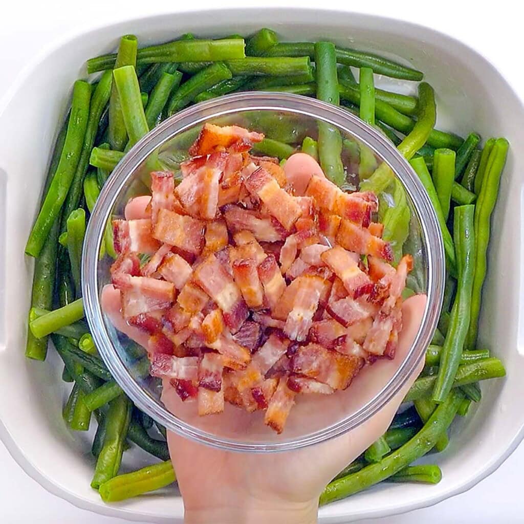 Green bean dishes with bacon.